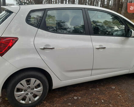 Белый Хендай ix20, объемом двигателя 1.6 л и пробегом 265 тыс. км за 8950 $, фото 7 на Automoto.ua