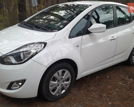 Белый Хендай ix20, объемом двигателя 1.6 л и пробегом 265 тыс. км за 8950 $, фото 15 на Automoto.ua