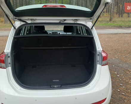 Белый Хендай ix20, объемом двигателя 1.6 л и пробегом 265 тыс. км за 8950 $, фото 33 на Automoto.ua