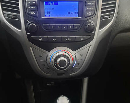 Белый Хендай ix20, объемом двигателя 1.6 л и пробегом 265 тыс. км за 8950 $, фото 19 на Automoto.ua