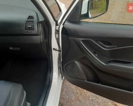 Белый Хендай ix20, объемом двигателя 1.6 л и пробегом 265 тыс. км за 8950 $, фото 27 на Automoto.ua