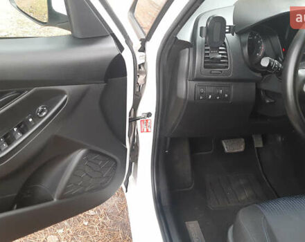 Белый Хендай ix20, объемом двигателя 1.6 л и пробегом 265 тыс. км за 8950 $, фото 23 на Automoto.ua