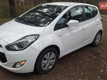 Белый Хендай ix20, объемом двигателя 1.6 л и пробегом 265 тыс. км за 8950 $, фото 1 на Automoto.ua