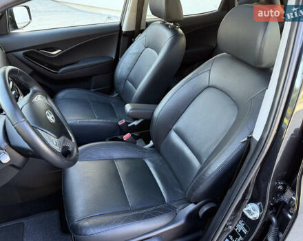 Черный Хендай ix20, объемом двигателя 1.6 л и пробегом 176 тыс. км за 11500 $, фото 12 на Automoto.ua