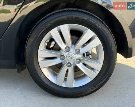 Черный Хендай ix20, объемом двигателя 1.6 л и пробегом 176 тыс. км за 11500 $, фото 8 на Automoto.ua