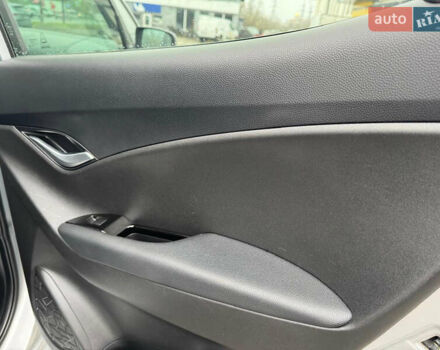 Серый Хендай ix20, объемом двигателя 1.6 л и пробегом 138 тыс. км за 10950 $, фото 14 на Automoto.ua