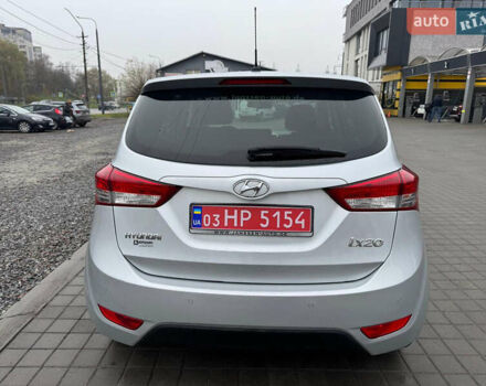 Серый Хендай ix20, объемом двигателя 1.6 л и пробегом 138 тыс. км за 10950 $, фото 3 на Automoto.ua