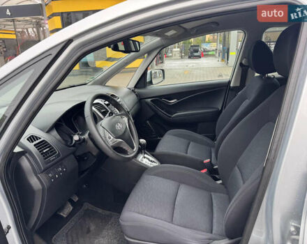 Серый Хендай ix20, объемом двигателя 1.6 л и пробегом 138 тыс. км за 10950 $, фото 9 на Automoto.ua