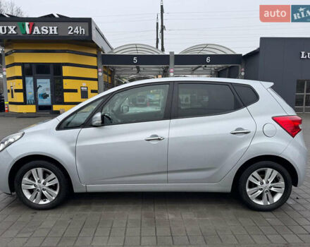 Серый Хендай ix20, объемом двигателя 1.6 л и пробегом 138 тыс. км за 10950 $, фото 5 на Automoto.ua