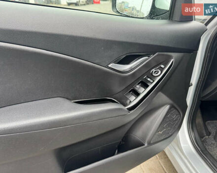 Серый Хендай ix20, объемом двигателя 1.6 л и пробегом 138 тыс. км за 10950 $, фото 10 на Automoto.ua