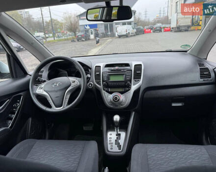 Серый Хендай ix20, объемом двигателя 1.6 л и пробегом 138 тыс. км за 10950 $, фото 12 на Automoto.ua