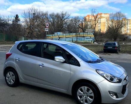 Серый Хендай ix20, объемом двигателя 1.6 л и пробегом 250 тыс. км за 8000 $, фото 5 на Automoto.ua