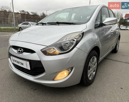 Серый Хендай ix20, объемом двигателя 1.58 л и пробегом 250 тыс. км за 6600 $, фото 12 на Automoto.ua
