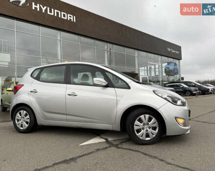 Серый Хендай ix20, объемом двигателя 1.58 л и пробегом 250 тыс. км за 6600 $, фото 3 на Automoto.ua