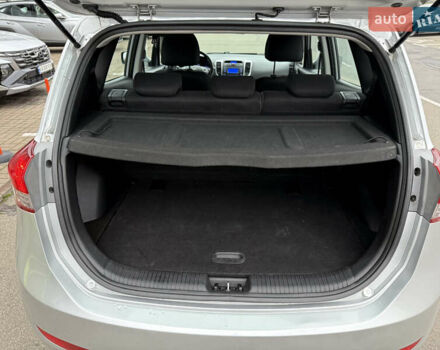 Серый Хендай ix20, объемом двигателя 1.58 л и пробегом 250 тыс. км за 6600 $, фото 10 на Automoto.ua