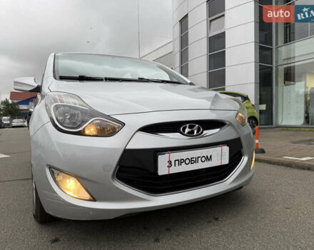 Серый Хендай ix20, объемом двигателя 1.58 л и пробегом 250 тыс. км за 6600 $, фото 15 на Automoto.ua