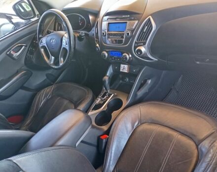 Белый Хендай их35, объемом двигателя 2 л и пробегом 109 тыс. км за 11500 $, фото 3 на Automoto.ua