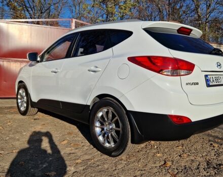 Белый Хендай их35, объемом двигателя 2 л и пробегом 226 тыс. км за 10300 $, фото 2 на Automoto.ua