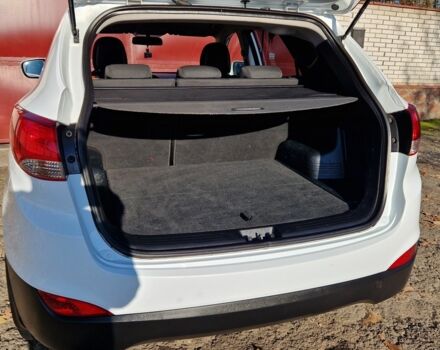 Белый Хендай их35, объемом двигателя 2 л и пробегом 226 тыс. км за 10300 $, фото 5 на Automoto.ua