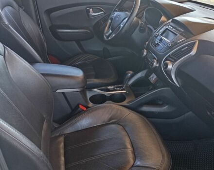 Белый Хендай их35, объемом двигателя 2 л и пробегом 109 тыс. км за 11500 $, фото 2 на Automoto.ua