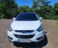 Белый Хендай их35, объемом двигателя 2 л и пробегом 242 тыс. км за 12529 $, фото 1 на Automoto.ua