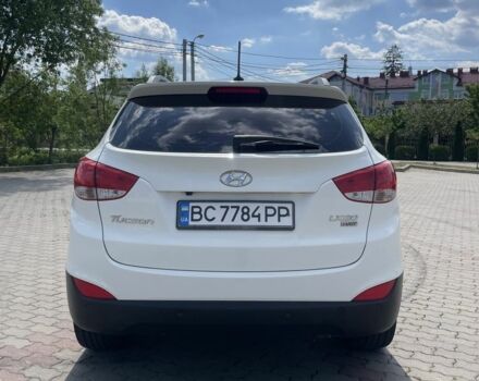 Белый Хендай их35, объемом двигателя 2 л и пробегом 215 тыс. км за 12034 $, фото 2 на Automoto.ua
