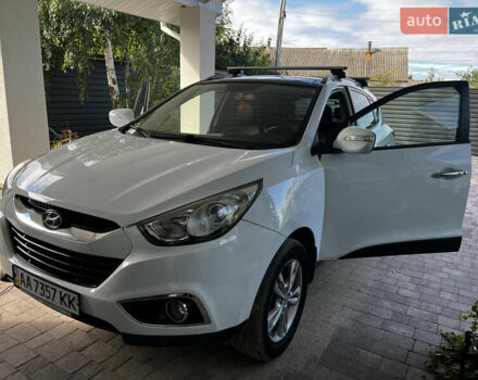 Белый Хендай их35, объемом двигателя 2 л и пробегом 221 тыс. км за 11200 $, фото 2 на Automoto.ua