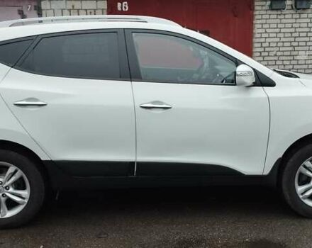 Белый Хендай их35, объемом двигателя 2 л и пробегом 215 тыс. км за 9900 $, фото 6 на Automoto.ua