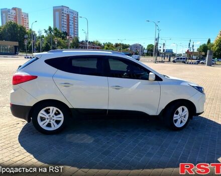 Білий Хендай іх35, об'ємом двигуна 2.4 л та пробігом 260 тис. км за 10350 $, фото 2 на Automoto.ua