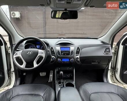 Белый Хендай их35, объемом двигателя 2.36 л и пробегом 111 тыс. км за 11999 $, фото 29 на Automoto.ua