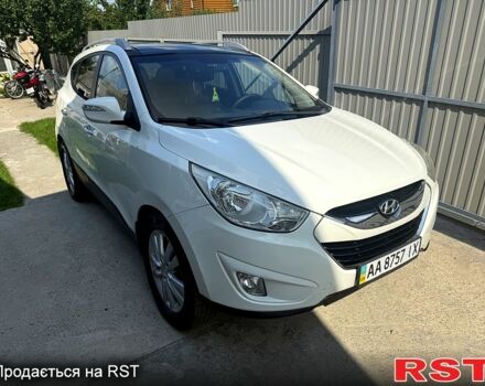 Белый Хендай их35, объемом двигателя 2.4 л и пробегом 112 тыс. км за 10500 $, фото 1 на Automoto.ua