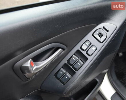 Белый Хендай их35, объемом двигателя 2.36 л и пробегом 202 тыс. км за 11300 $, фото 11 на Automoto.ua