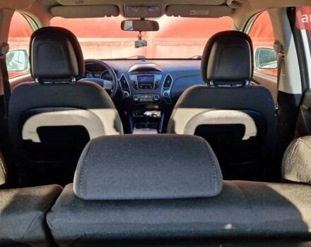 Белый Хендай их35, объемом двигателя 2 л и пробегом 226 тыс. км за 10300 $, фото 23 на Automoto.ua