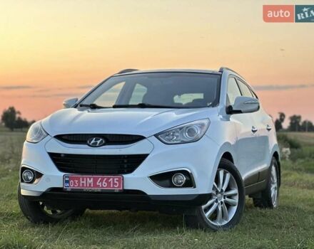 Белый Хендай их35, объемом двигателя 2 л и пробегом 247 тыс. км за 13400 $, фото 5 на Automoto.ua