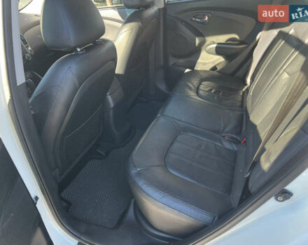 Белый Хендай их35, объемом двигателя 2 л и пробегом 164 тыс. км за 12450 $, фото 10 на Automoto.ua