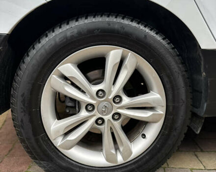 Белый Хендай их35, объемом двигателя 2 л и пробегом 218 тыс. км за 10400 $, фото 9 на Automoto.ua