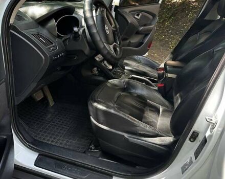 Белый Хендай их35, объемом двигателя 2 л и пробегом 162 тыс. км за 11300 $, фото 20 на Automoto.ua