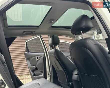 Белый Хендай их35, объемом двигателя 2.36 л и пробегом 111 тыс. км за 11999 $, фото 46 на Automoto.ua