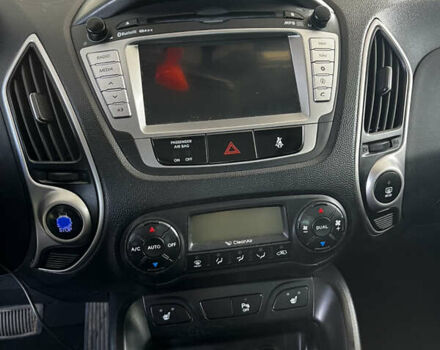 Белый Хендай их35, объемом двигателя 2 л и пробегом 221 тыс. км за 11200 $, фото 11 на Automoto.ua