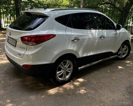 Белый Хендай их35, объемом двигателя 2 л и пробегом 162 тыс. км за 11300 $, фото 4 на Automoto.ua