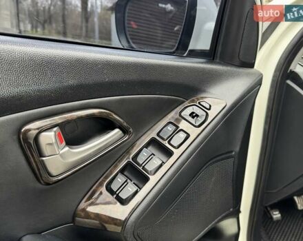 Белый Хендай их35, объемом двигателя 2.36 л и пробегом 111 тыс. км за 11999 $, фото 42 на Automoto.ua