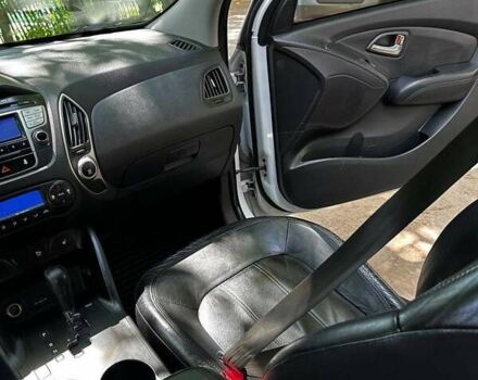 Белый Хендай их35, объемом двигателя 2 л и пробегом 162 тыс. км за 11300 $, фото 23 на Automoto.ua