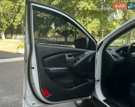Белый Хендай их35, объемом двигателя 2 л и пробегом 196 тыс. км за 9950 $, фото 46 на Automoto.ua