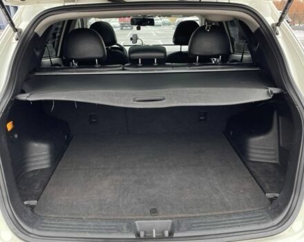 Белый Хендай их35, объемом двигателя 2.4 л и пробегом 202 тыс. км за 11000 $, фото 7 на Automoto.ua