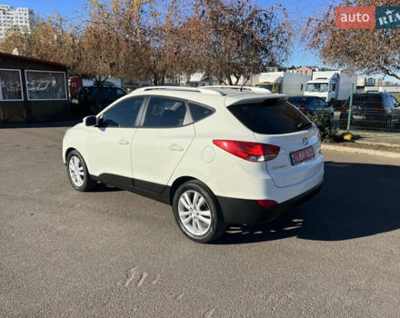 Белый Хендай их35, объемом двигателя 2 л и пробегом 164 тыс. км за 12450 $, фото 6 на Automoto.ua