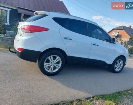 Белый Хендай их35, объемом двигателя 2 л и пробегом 172 тыс. км за 12200 $, фото 3 на Automoto.ua