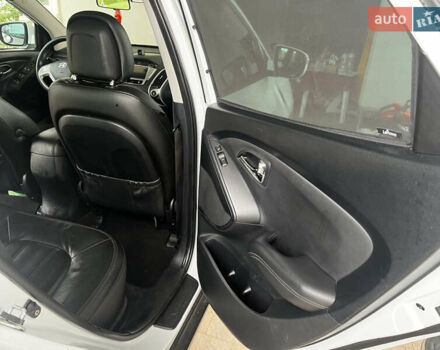 Белый Хендай их35, объемом двигателя 2 л и пробегом 221 тыс. км за 11200 $, фото 17 на Automoto.ua