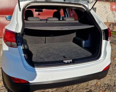 Белый Хендай их35, объемом двигателя 2 л и пробегом 226 тыс. км за 10300 $, фото 21 на Automoto.ua