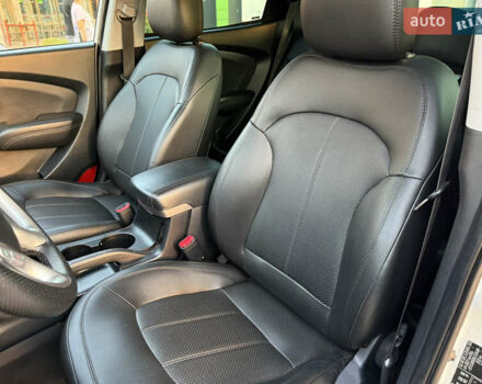 Белый Хендай их35, объемом двигателя 2 л и пробегом 220 тыс. км за 12500 $, фото 15 на Automoto.ua