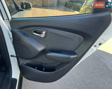 Белый Хендай их35, объемом двигателя 2 л и пробегом 164 тыс. км за 12450 $, фото 13 на Automoto.ua